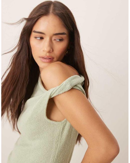 Top Asimétrico Drapeado De Punto Flameado De ASOS de color Green
