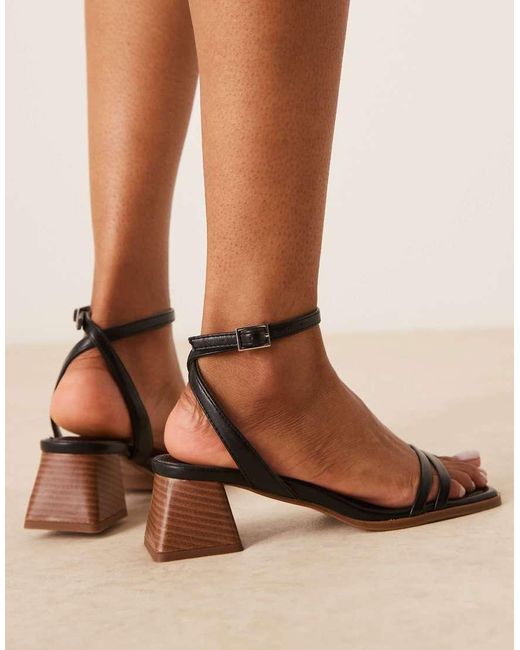 Asos Design di Asos Design Wide Fit in Brown
