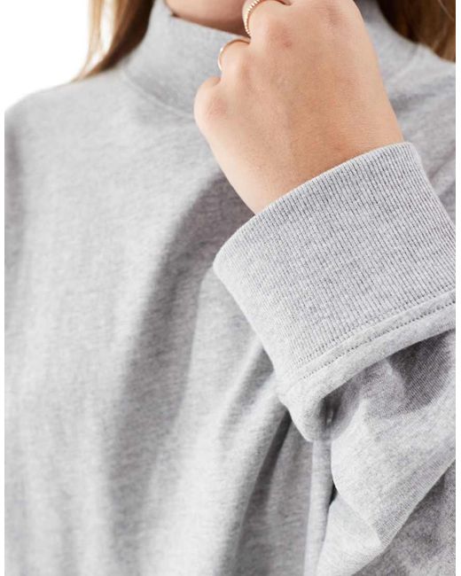 ASOS T-Shirt Met Lange Mouwen En Hoogsluitende Hals in het Gray