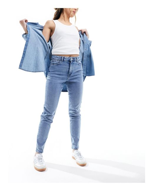 Bella - jeans affusolati a vita alta chiaro di Pieces in Blue