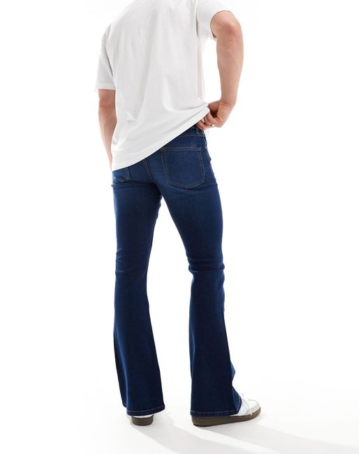 Jeans a zampa elasticizzati lavaggio scuro di ASOS in Blue da Uomo