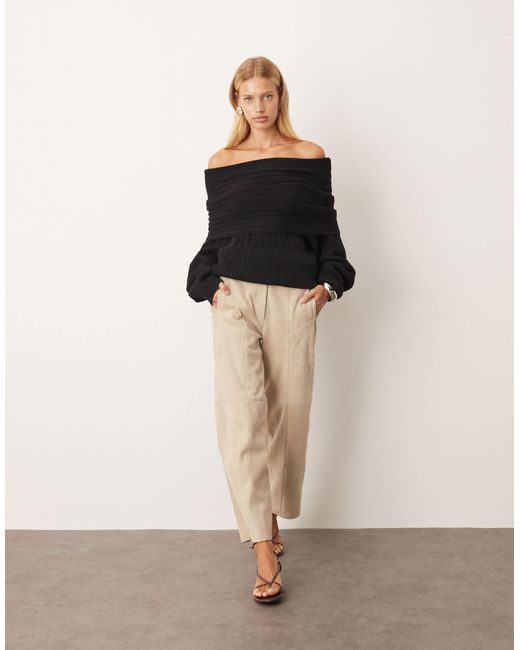 Pull en maille côtelée épaisse à épaules dénudées ARRANGE en coloris Natural