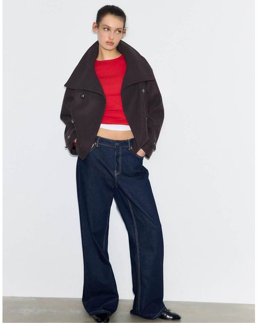 Giacca Accollata Morbida Al Tatto Incrociata di Stradivarius in Black