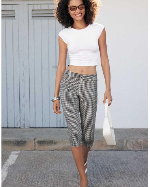 Capri di Stradivarius in Gray