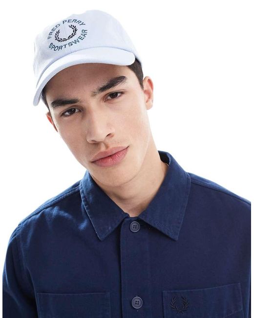 Cappellino Azzurro Con Grafica "Sportswear" di Fred Perry in Blue da Uomo