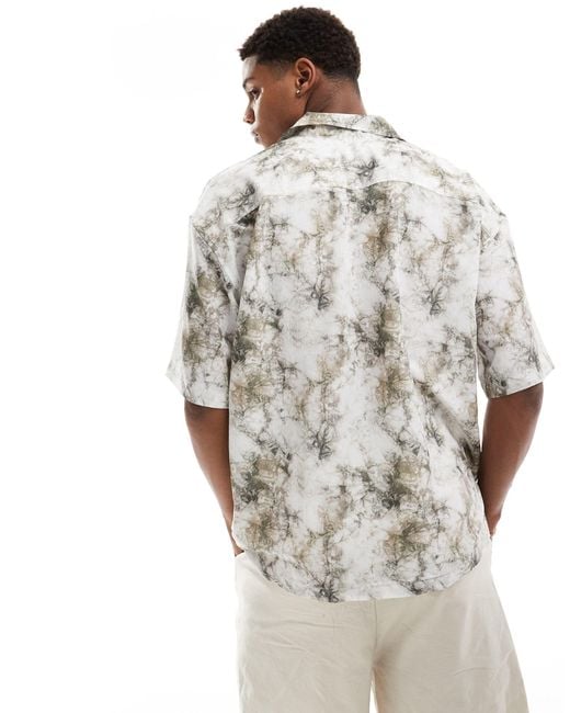 Pull&Bear White Graphic Blur Printed Shirt for men