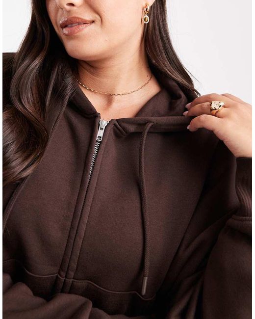 Sudadera Corta Marrón Con Capucha Y Cremallera Con Interior Afelpado De Asos Design Curve ASOS de color Brown