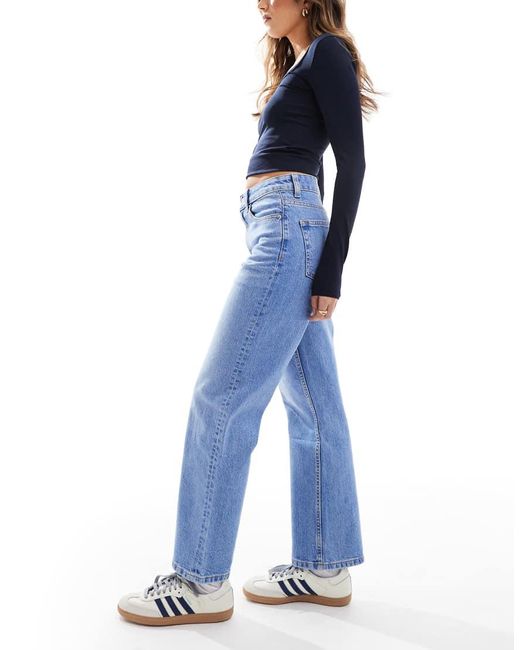 Vaqueros Capri Azul Luminoso Elásticos Y Cómodos De Pernera Recta De ASOS de color Blue