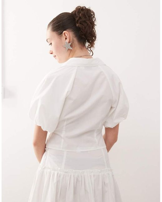 Camisa Blanca Con Cintura Ceñida Y Mangas Abullonadas De (Parte De Un Conjunto) Collusion de color White