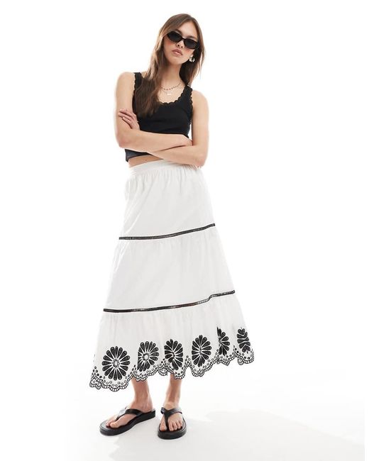 New Look Midirok Met Stroken En Gebloemde Zoom in het White