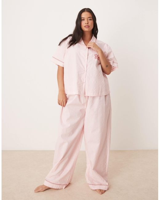 Asos design curve - ensemble pyjama rayé à manches courtes à broderie coffee break ASOS en coloris Pink
