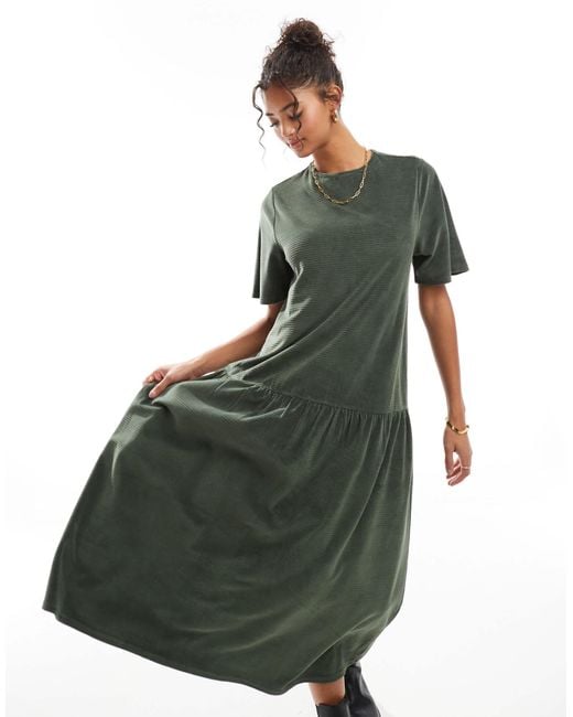 Robe mi-longue évasée en velours à larges côtes et nouée dans le dos ASOS en coloris Green