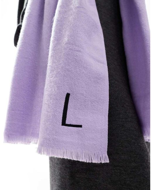 ASOS Monogram Sjaal Met 'L'-Initiaal En Onafgewerkte Zoom in het Purple