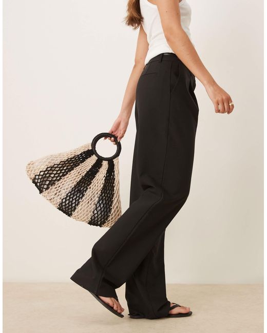 ASOS Natural – elegante, gerade geschnittene hose mit gürtel aus kunstleder