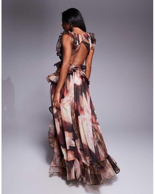 Vestido Largo Marrón Escotado Con Estampado Floral, Espalda Abierta Y Detalles Fruncidos De Chifón De ASOS de color Brown