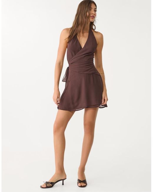 Vestito Corto Fluttuante Allacciato Al Collo di Stradivarius in Brown