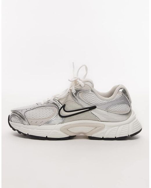 Nike White V5 Rnr Sneakers