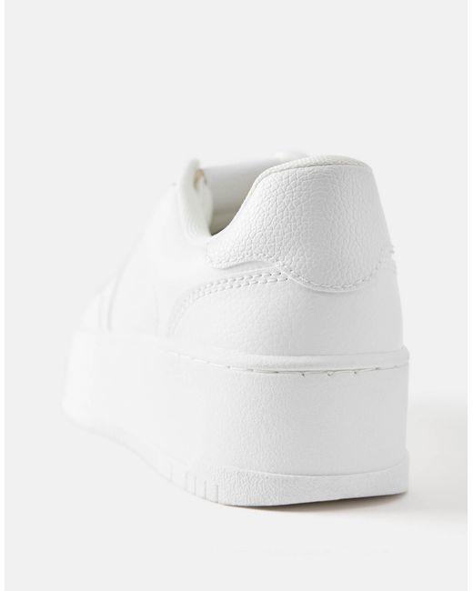 Pull&Bear White Plateau-sneaker mit details