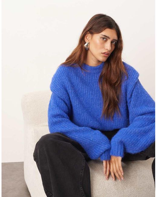 Maglione Lavorato Cobalto A Coste Con Spalle Imbottite di ARRANGE in Blue