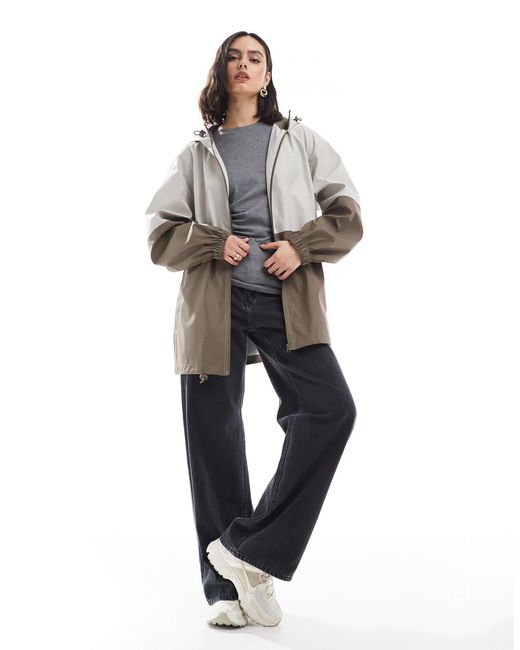 ASOS Gray – regenjacke mit kapuze und blockfarben-design