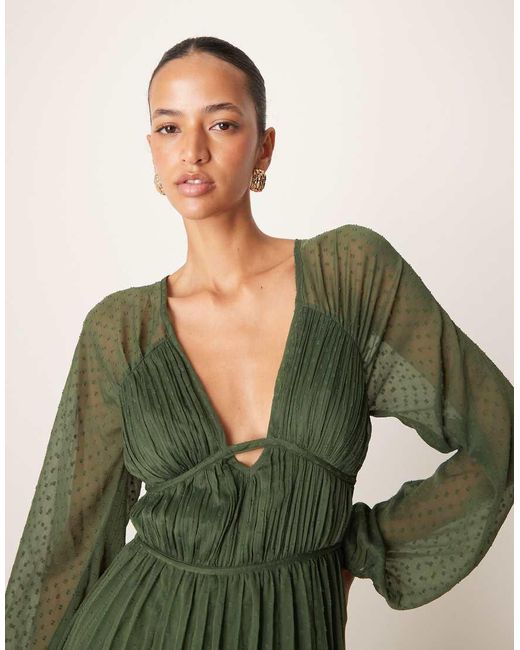 ASOS Geplooide Midaxi Jurk Met Diep Decolleté En Lange Mouwen in het Green