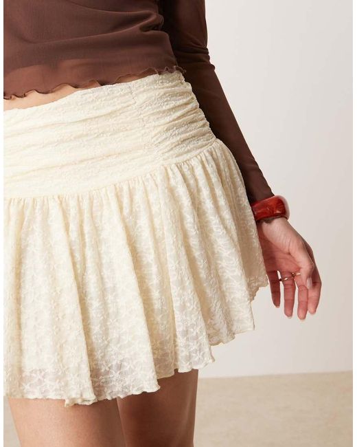 Minifalda Pastel De Encaje De -Blanco Gina Tricot de color Brown
