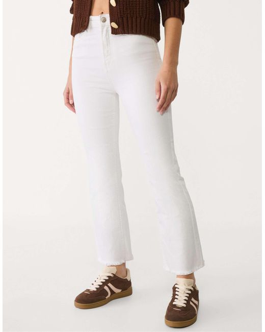 D78 - jean court évasé Stradivarius en coloris White
