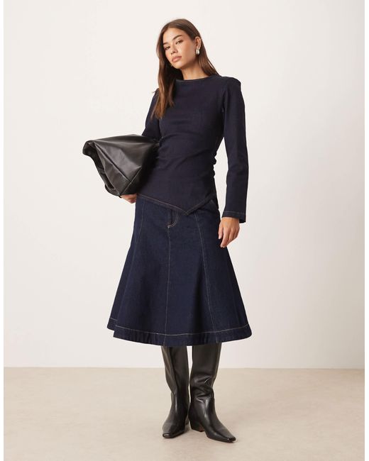 Top manches longues en denim à taille cintrée et épaulettes - brut délavé ASOS en coloris Blue