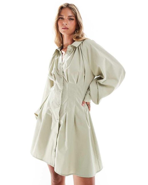 Vestido Camisero Corto Con Pinzas Y Cintura Entallada De ASOS de color White