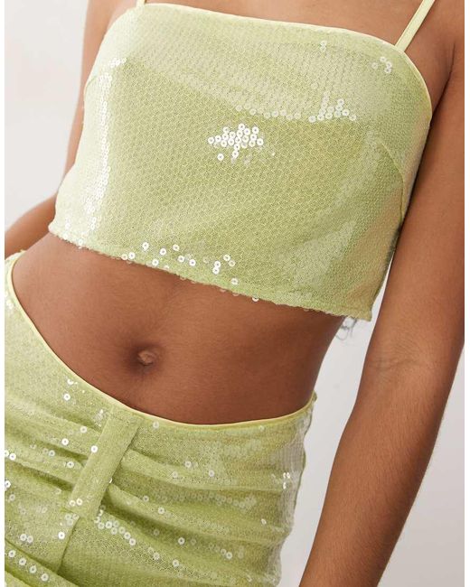 Top Corto Verde Lima De Tirantes Con Cuello Cuadrado De Lentejuelas De (Parte De Un Conjunto) Amy Lynn de color Green