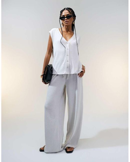 Pantalones De Pernera Ancha De Punto Texturizado De (Parte De Un Conjunto)-Neutro ASOS de color White