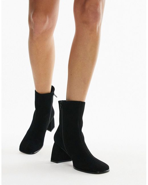 Wide fit - nina - bottines chaussettes en daim à talon évasé TOPSHOP en coloris Black