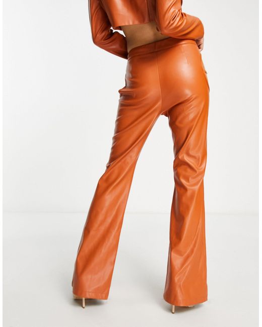 Simmi petite - pantaloni a zampa color ruggine con cut-out di SIMMI in Orange