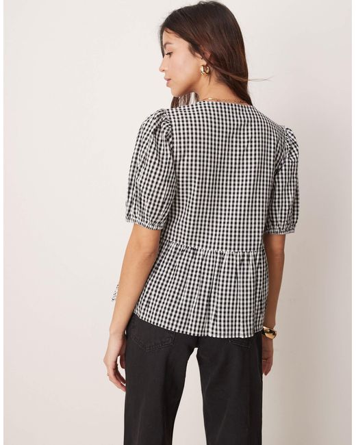 Top noué devant à motif vichy New Look en coloris Gray