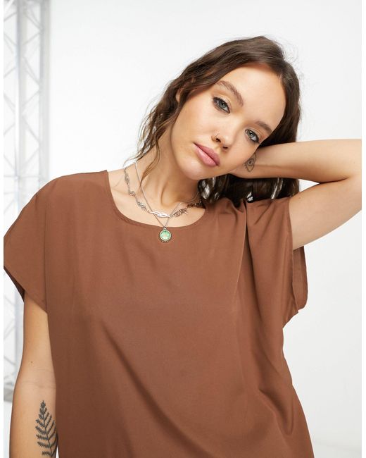 T-shirt a maniche corte marrone di Vero Moda in Brown