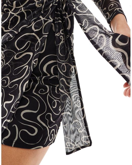 Robe portefeuille courte et asymétrique à col montant et motif tourbillon - noir et blanc ASOS en coloris Black