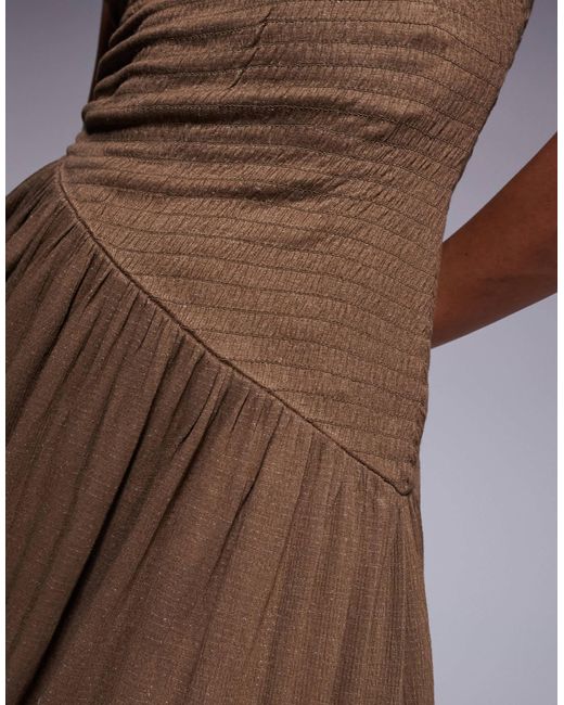 Robe asymétrique longueur mollet en tissu froissé avec taille basse corsage froncé - chocolat ASOS en coloris Brown