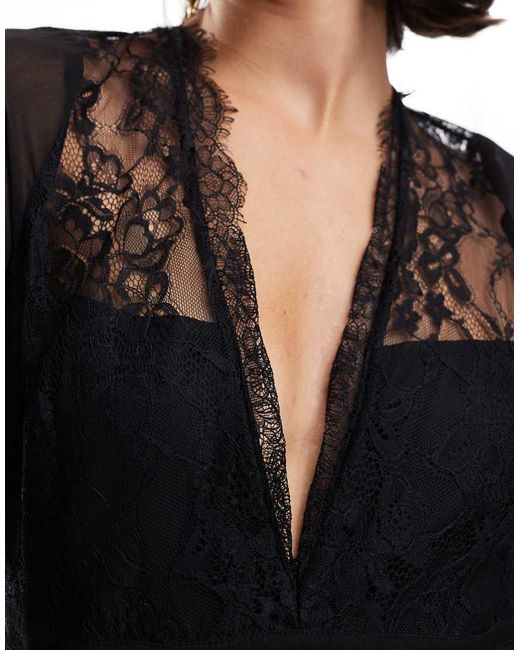 ASOS Schuingesneden Maxi Jurk Van Mix Van Chiffon En Kant Met Uitsnijding in het Black