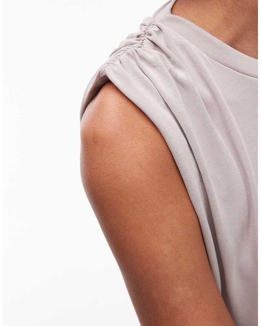 Mango Zacht Gerimpeld T-Shirt Met Schouderdetails in het Brown