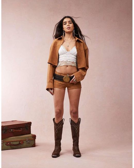 Camisa Corta Color Tostado Con Detalles Estilo Wéstern De Antelina De (Parte De Un Conjunto)-Neutro Monki de color Brown