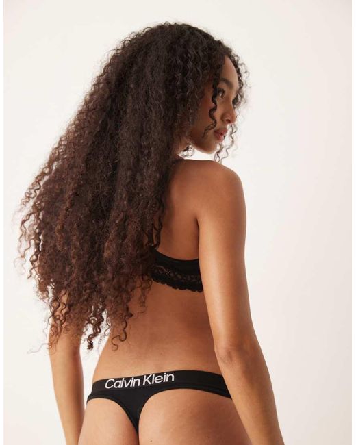 Calvin Klein Extra Zachte Katoenen String in het Brown