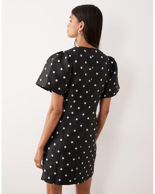 Vestito Corto Strutturato Nero A Pois Bianchi Con Maniche A Sbuffo di Y.A.S in Black