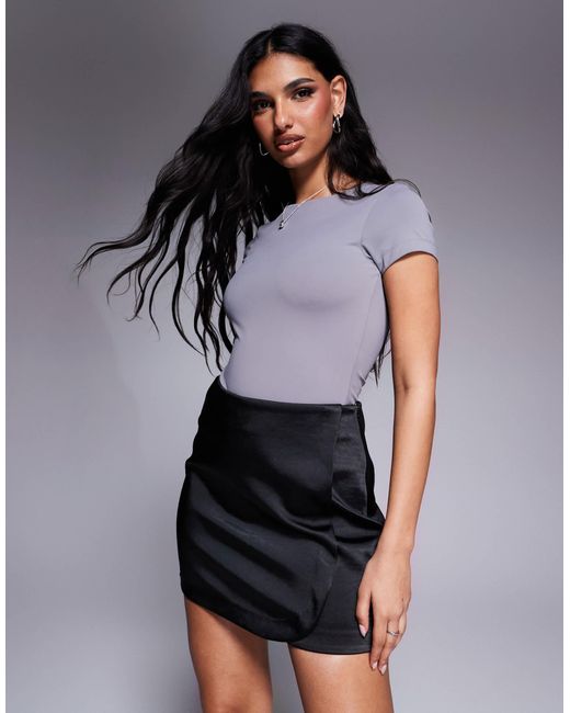 ASOS Gray – kurzärmliger, modellierender body aus hochwertigem material