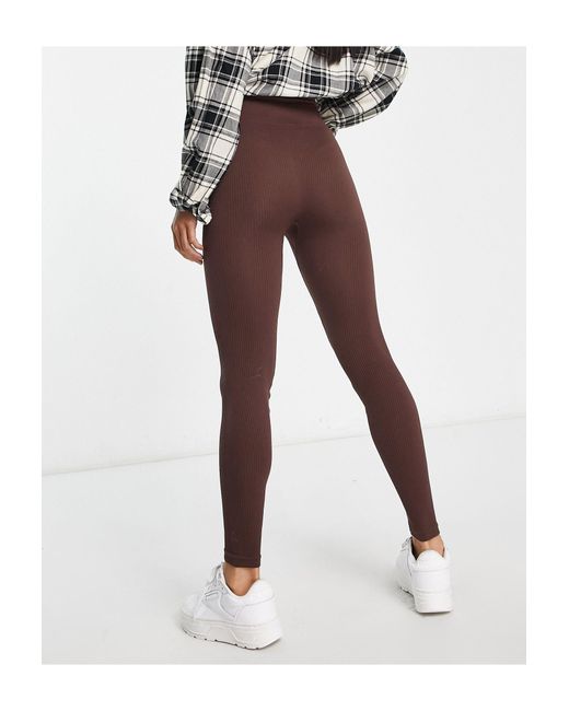 Stradivarius Petite Seamless Ribbed leggings in Brown | Lyst