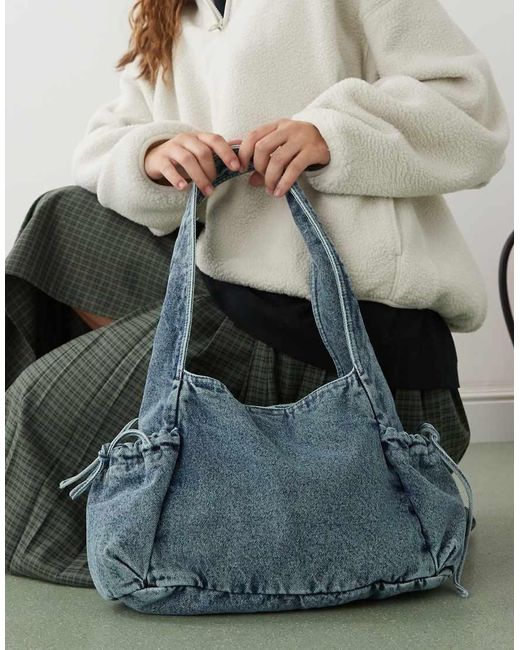 Borsa Shopping Morbida di Monki in Blue