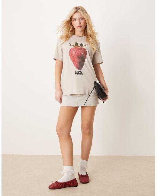 Abercrombie & Fitch T-Shirt Met Korte Mouwen En Aardbeiprint in het Natural