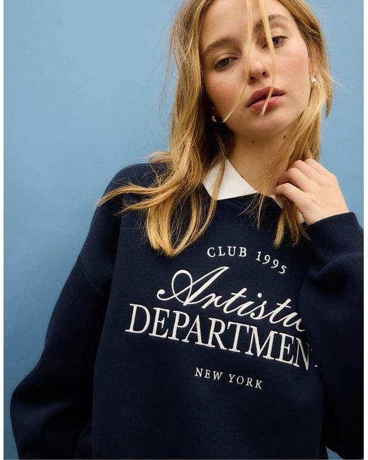 Felpa Con Colletto Stile Polo E Ricamo Blu Scuro di Stradivarius in Blue