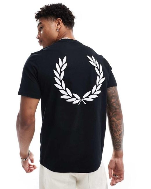FRED PERRY◆Rear Powder ホワイトローレルTシャツ 関税送料込 Fred Perry rear powder laurel t-shirt in white | ASOS