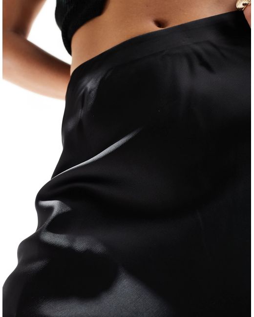 Y.a.s - jupe mi-longue en satin Y.A.S en coloris Black