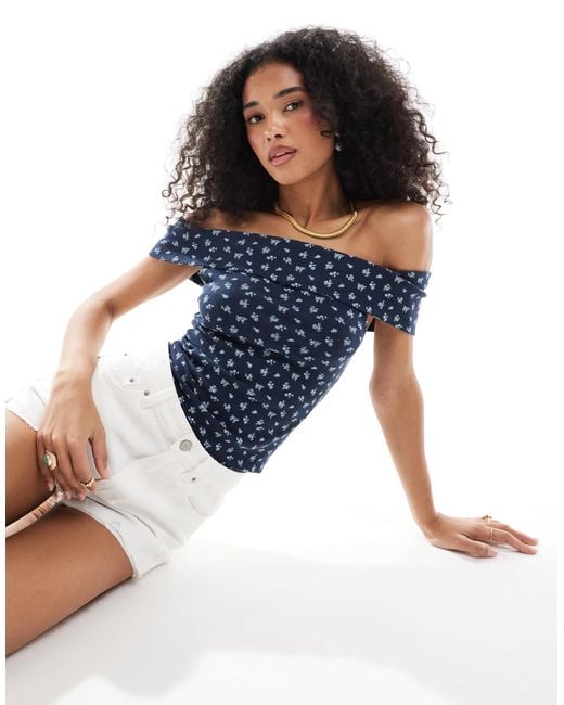 Top à petites fleurs avec manches courtes et épaules dénudées Hollister en coloris Blue